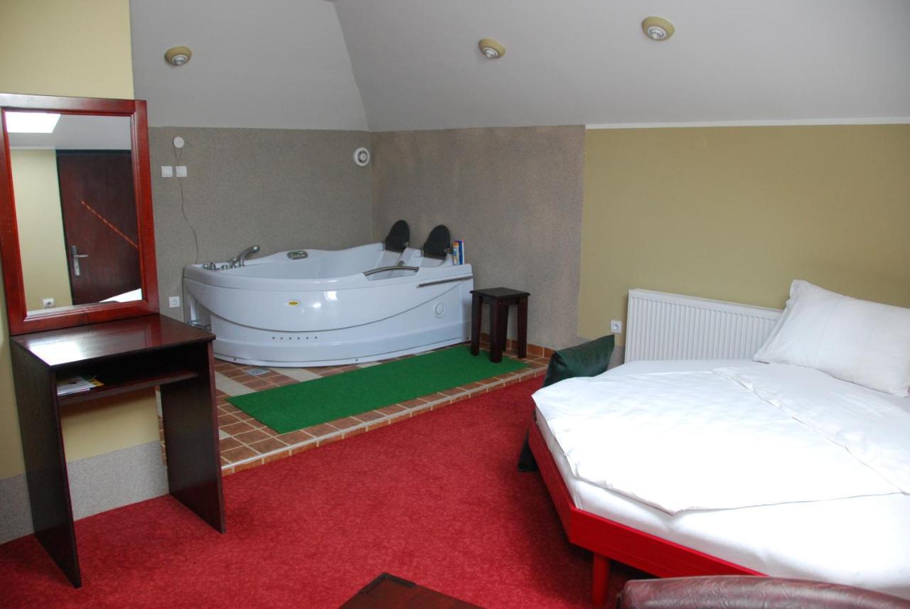 Hotel Vila Mitic Luxx Spa Centar Leskovac  Værelse billede